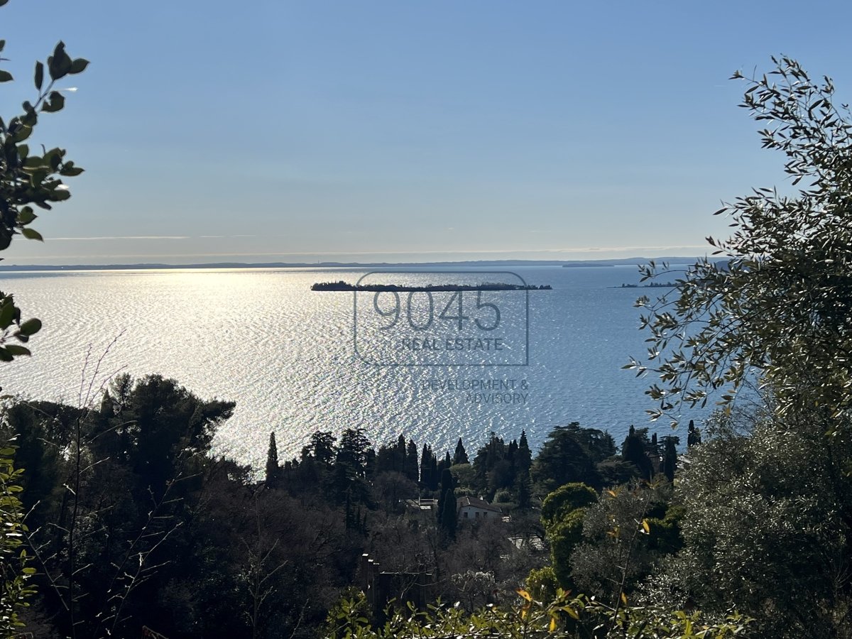 Grundstück zum Neubau einer Luxusvilla in Gardone - Gardasee