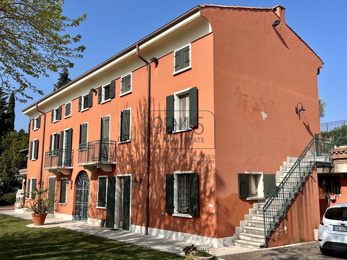 Wohnkomplex mit 5 WE auf den Hügeln der Valpolicella - Gardasee