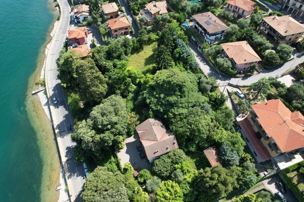 Villa mit Seeblick und eigenem Park in Tavernola Bergamasca - Lago d"Iseo