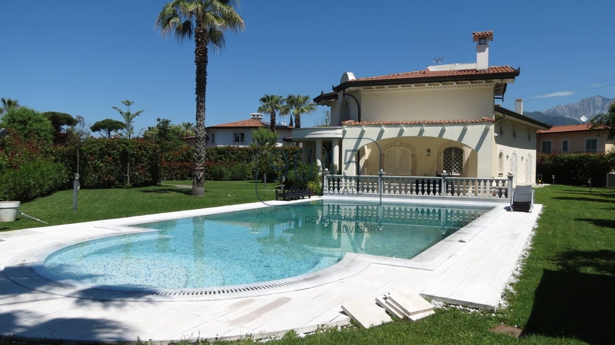 Villa mit Garten und Pool in Forte dei Marmi - Toskana