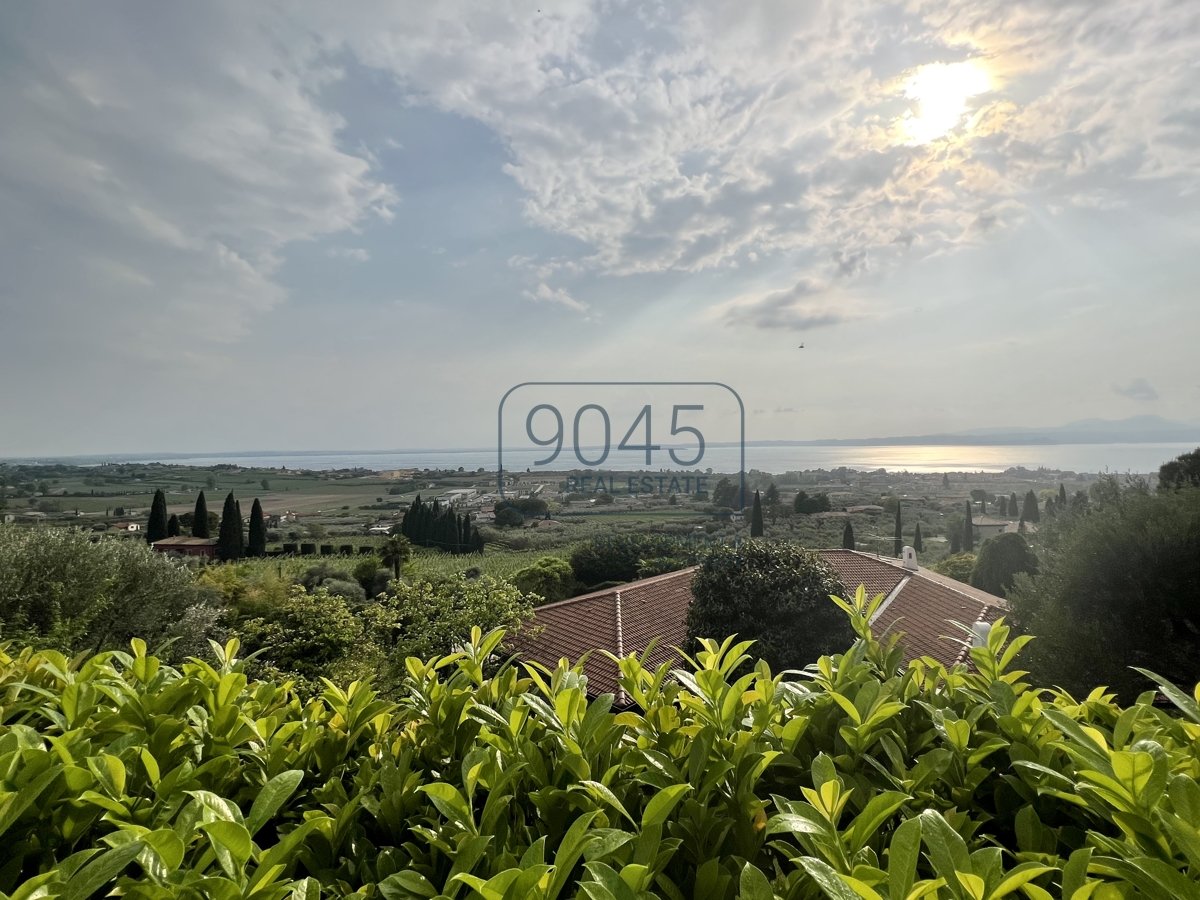 Villa mit Pool, großem Garten und Panoramablick in Bardolino - Gardasee