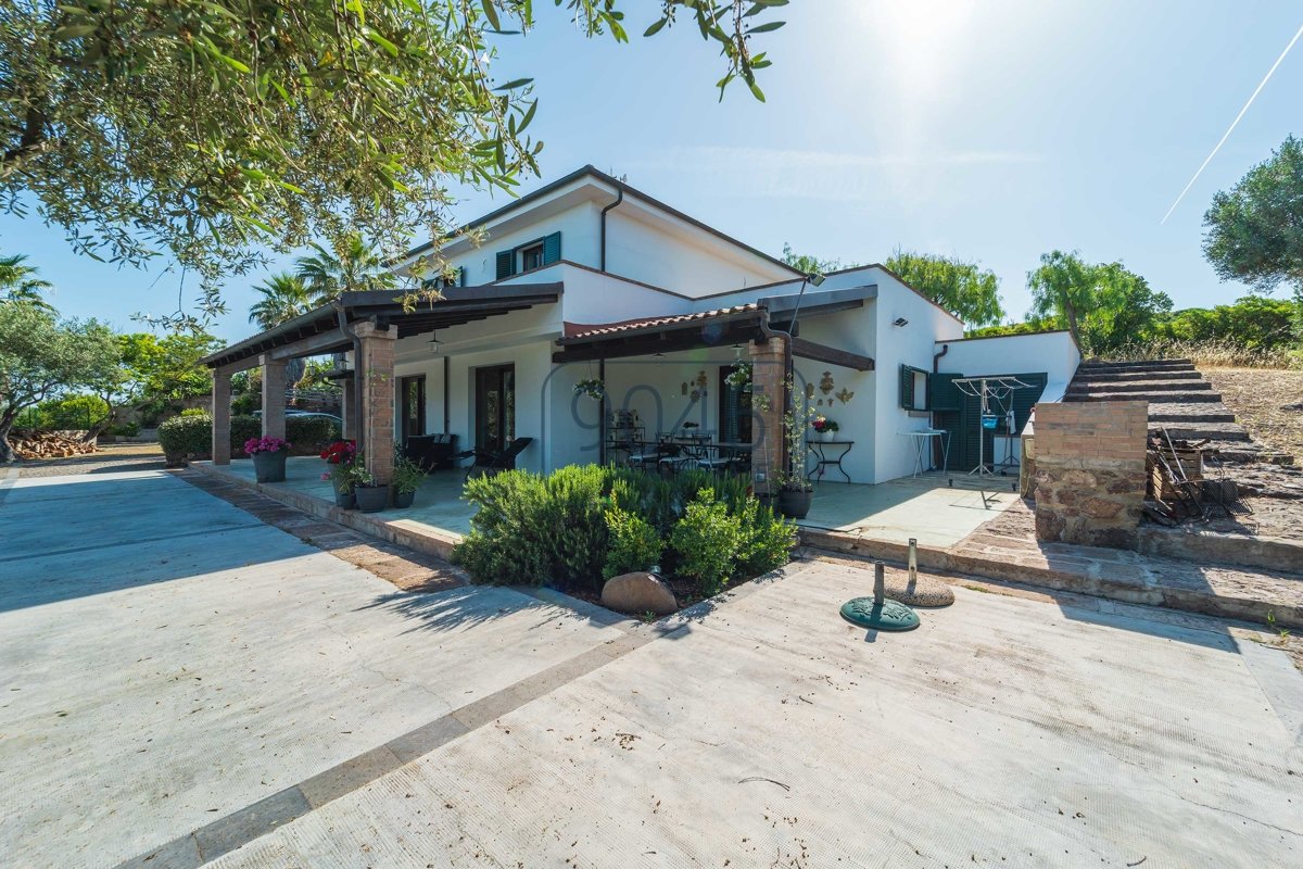 Villa mit Meerblick in Zentrumsnähe von Alghero - Sardinien