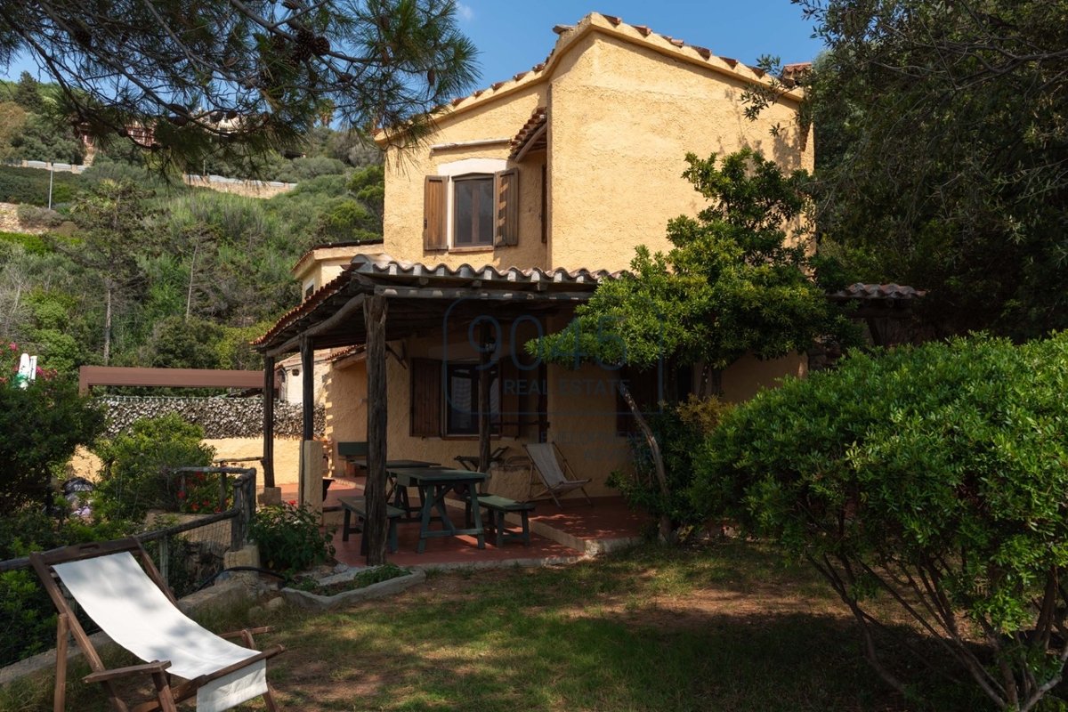 Kleine Villa unweit vom Meer entfernt mit Blick auf den Golf von Cagliari in Maracalagonis - Sardinien