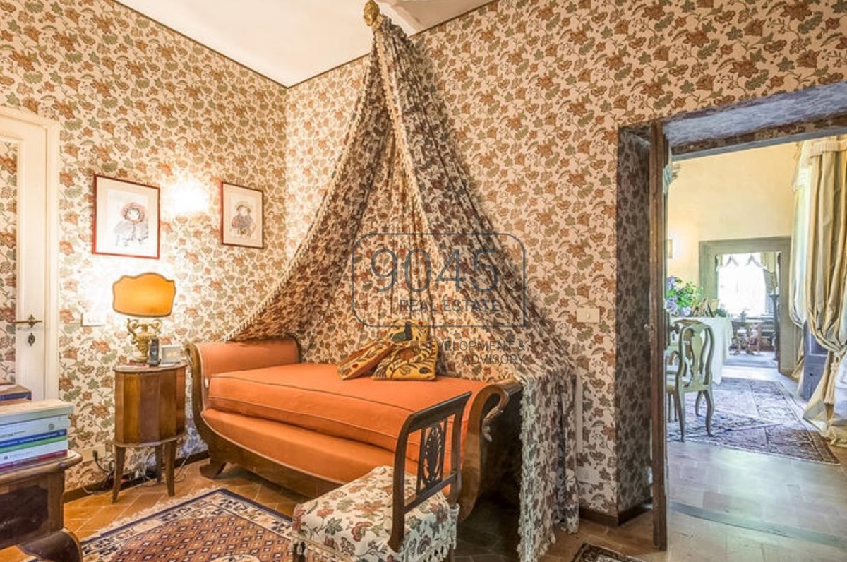 Historische Villa aus dem 17. Jahrhundert mit Olivenhain in Lucca - Toskana