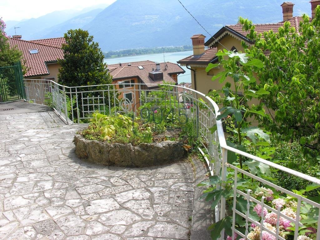 Historische Villa Liberty mit Seeblick und genehmigen Sanierungsprojekt in Lovere - Lago d"Iseo