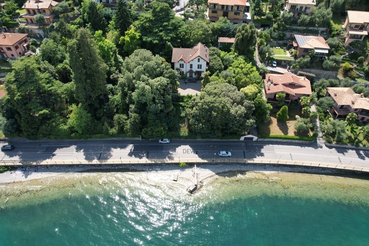 Villa mit Seeblick und eigenem Park in Tavernola Bergamasca - Lago d"Iseo