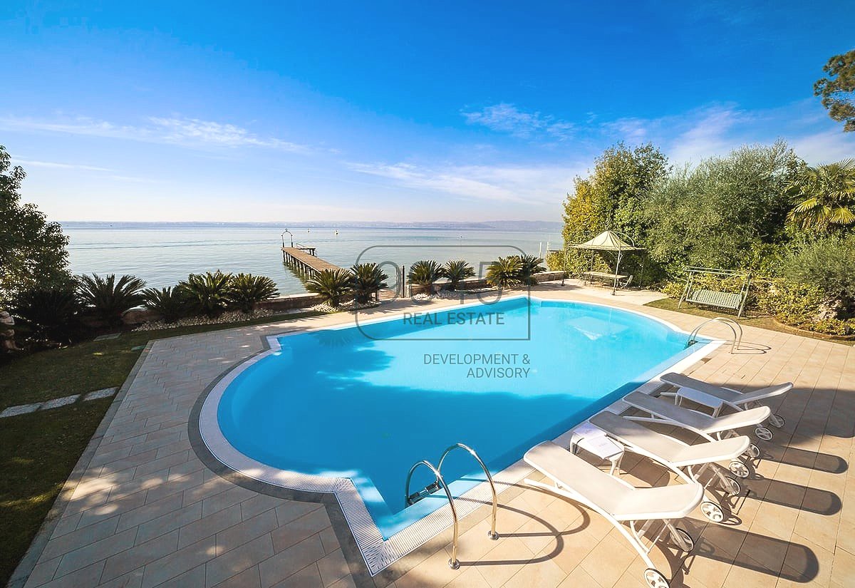 Villa mit privatem Steg in Sirmione - Gardasee