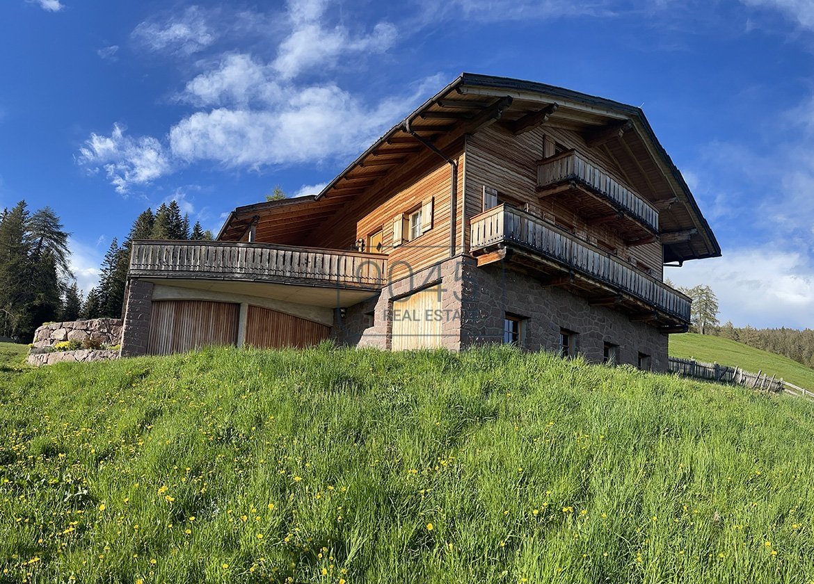 Geschlossener Hof mit Panoramablick in Jenesien - Südtirol