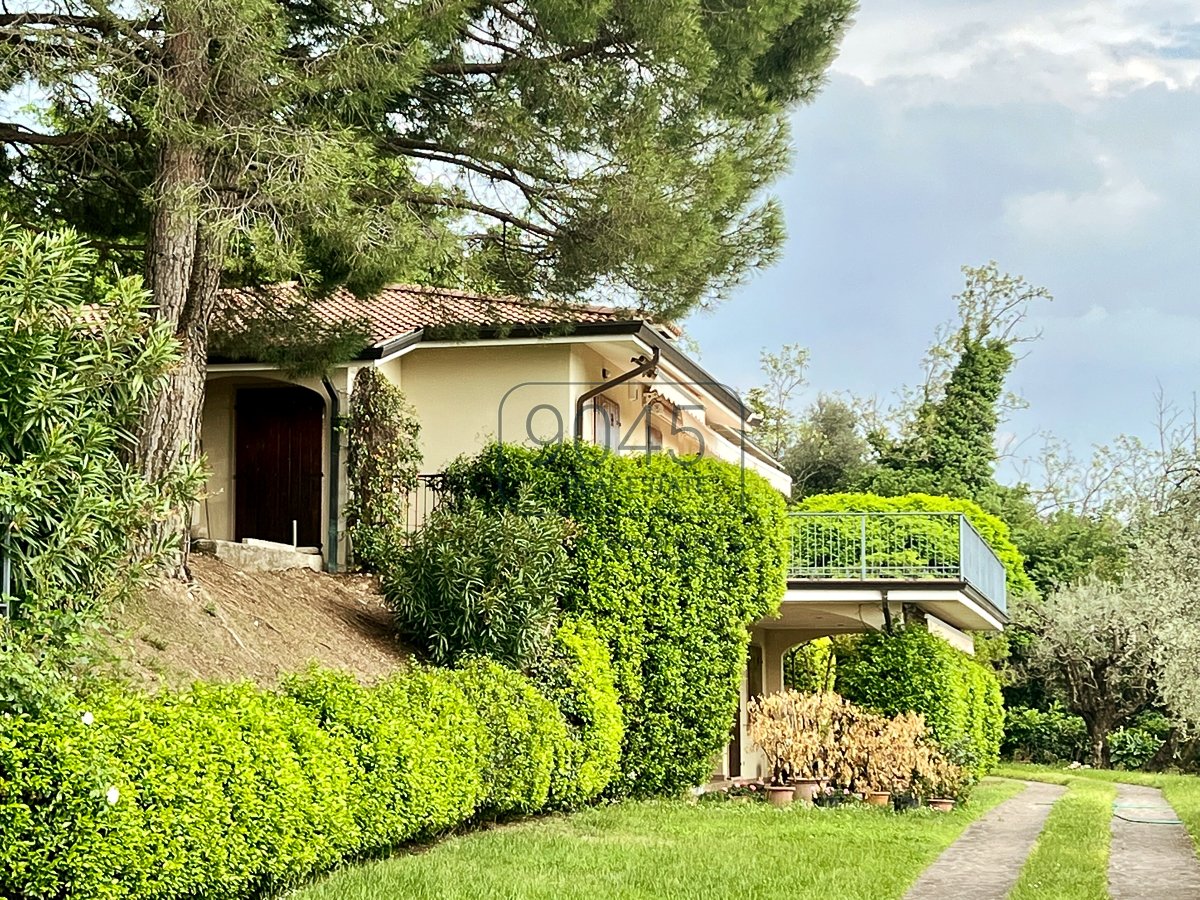 Villa mit Pool, großem Garten und Panoramablick in Bardolino - Gardasee