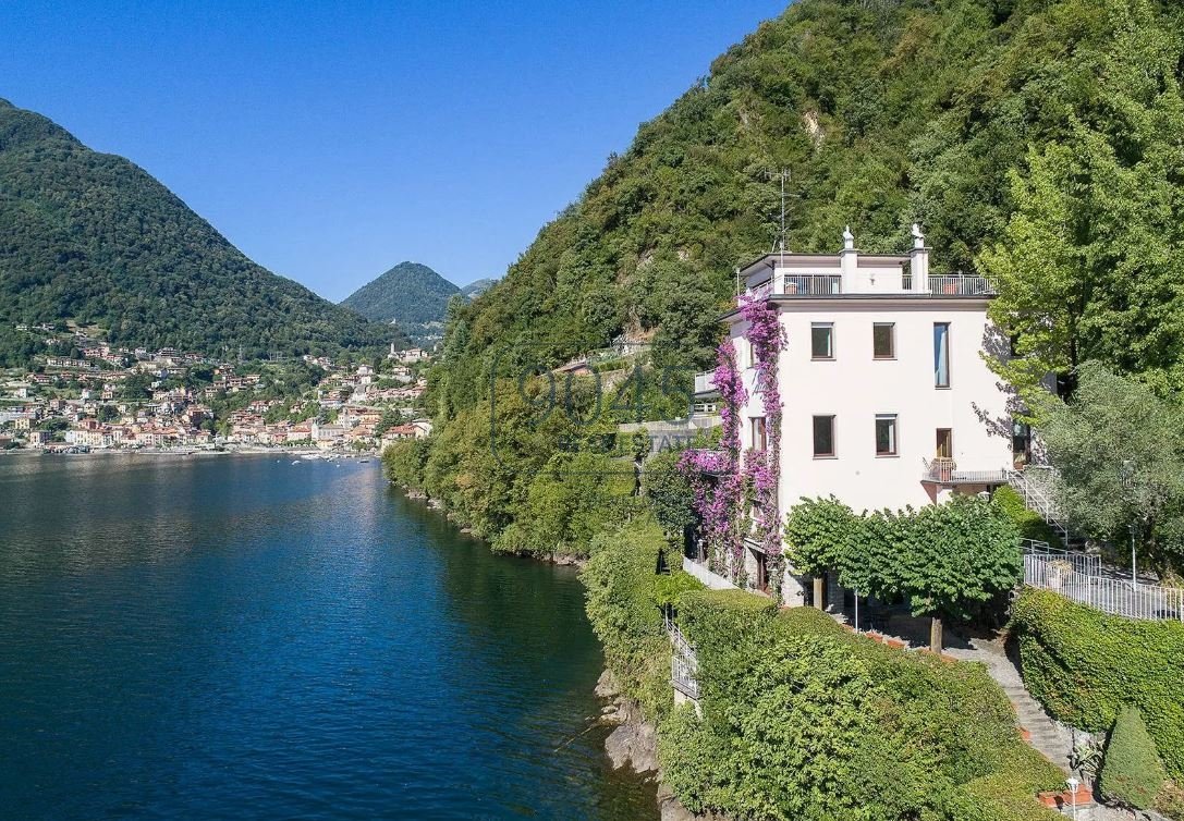 Villa mit direktem Seezugang in Argegno am Comer See