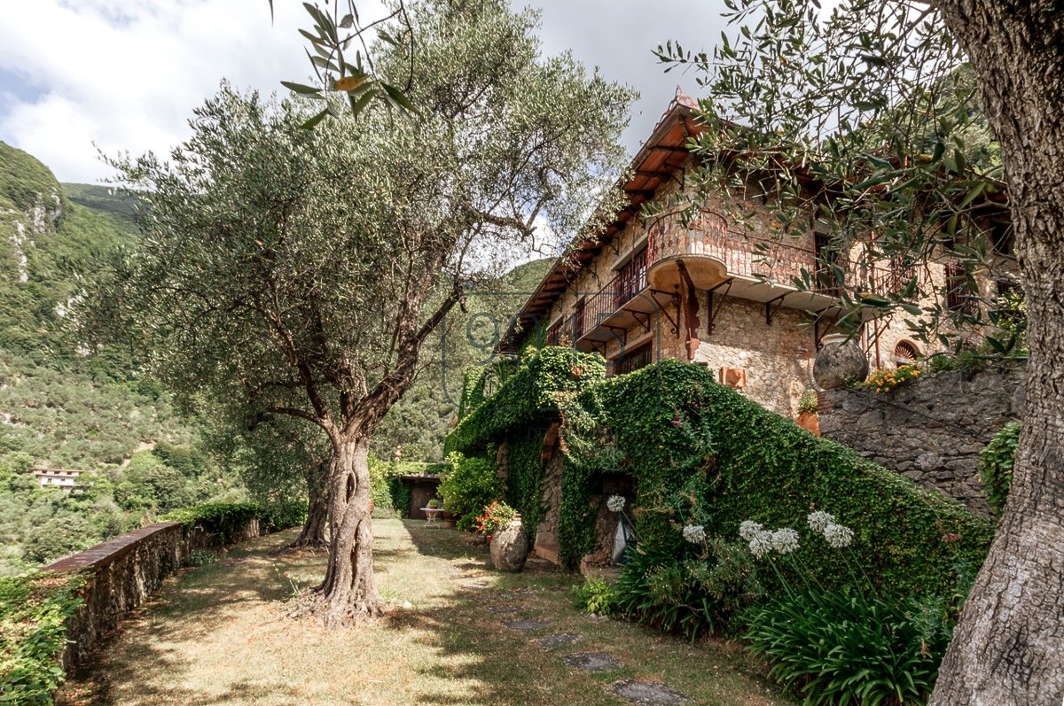 Bauernhaus aus dem 17. Jh. im typisch toskanischen Stil mit Meerblick in Camaiore - Toskana