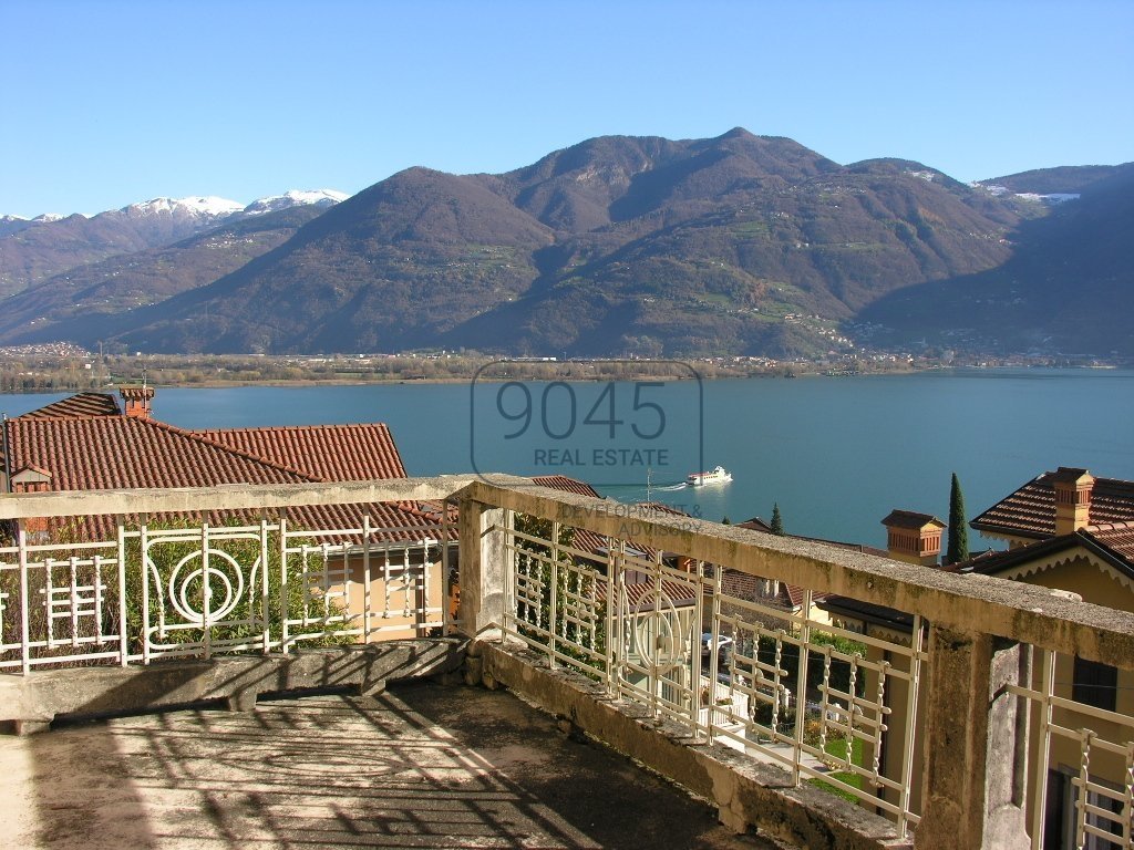 Historische Villa Liberty mit Seeblick und genehmigen Sanierungsprojekt in Lovere - Lago d"Iseo