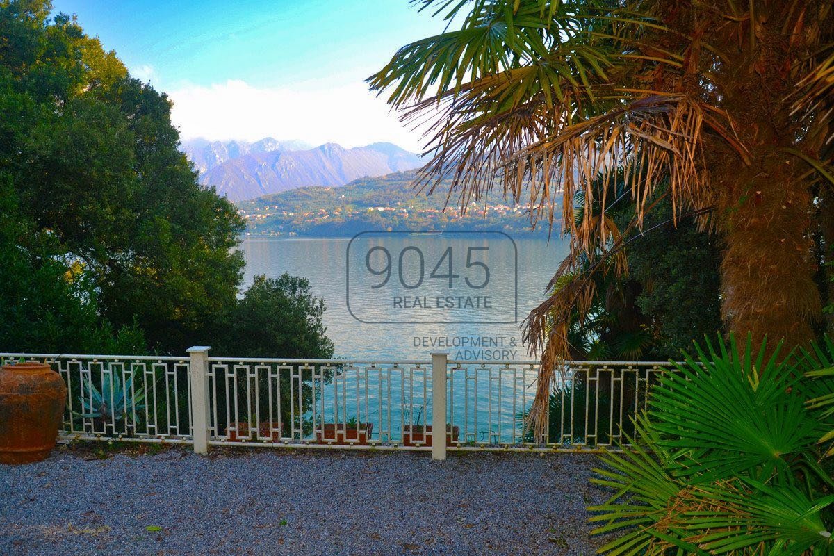 Villa mit Seeblick und eigenem Park in Tavernola Bergamasca - Lago d"Iseo