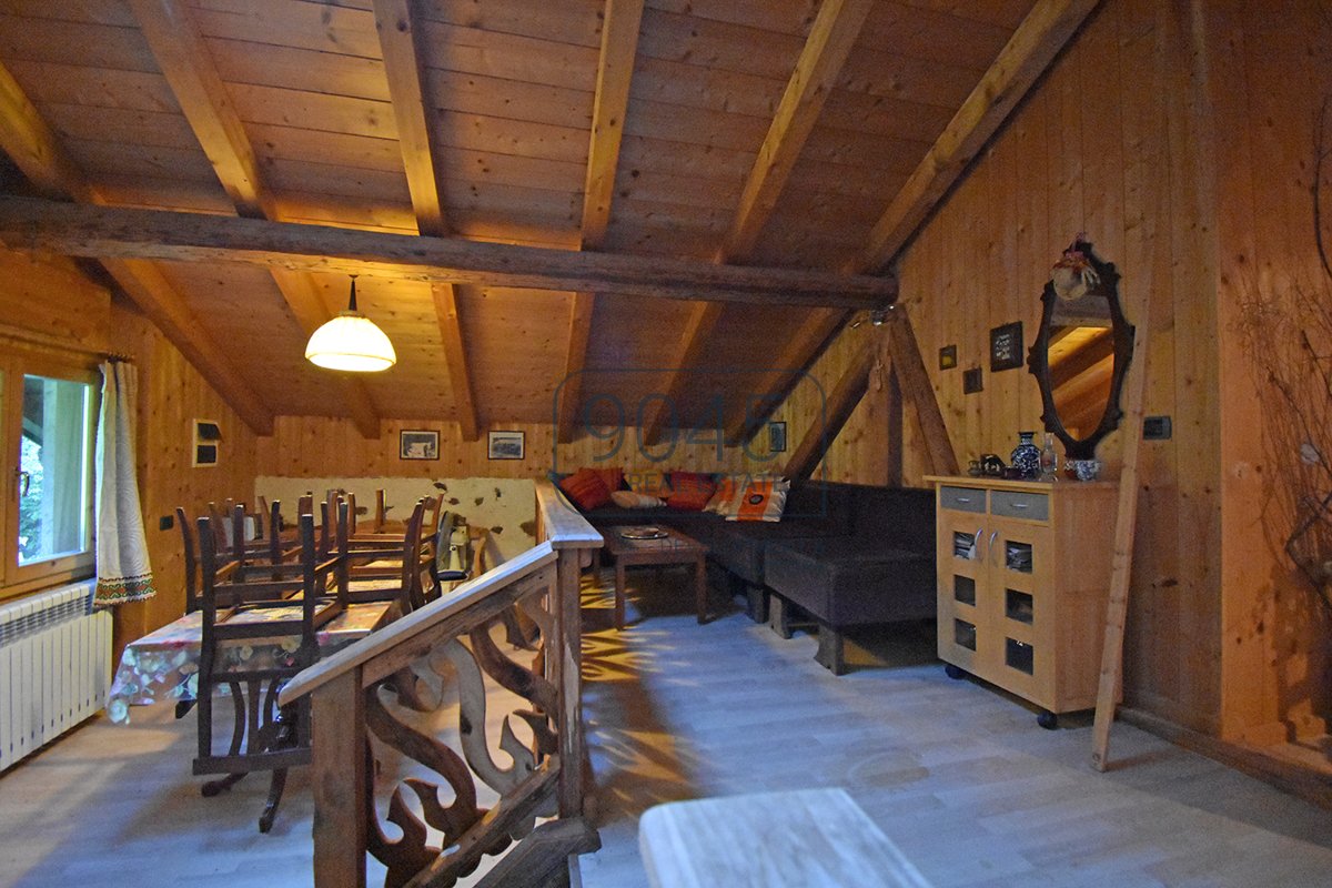 Traditionelles Bauernhaus im Grünen in Tesero - Südtirol / Trentino