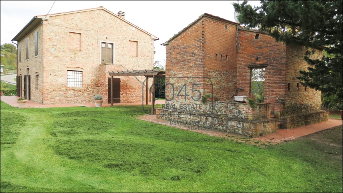 Toskanisches Bauernhaus auf den Hügeln von Pisa in Peccioli - Toskana