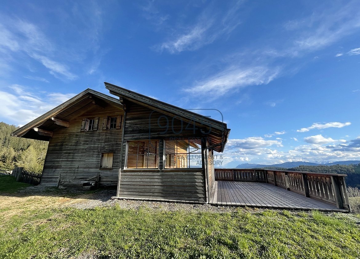 Geschlossener Hof mit Panoramablick in Jenesien - Südtirol