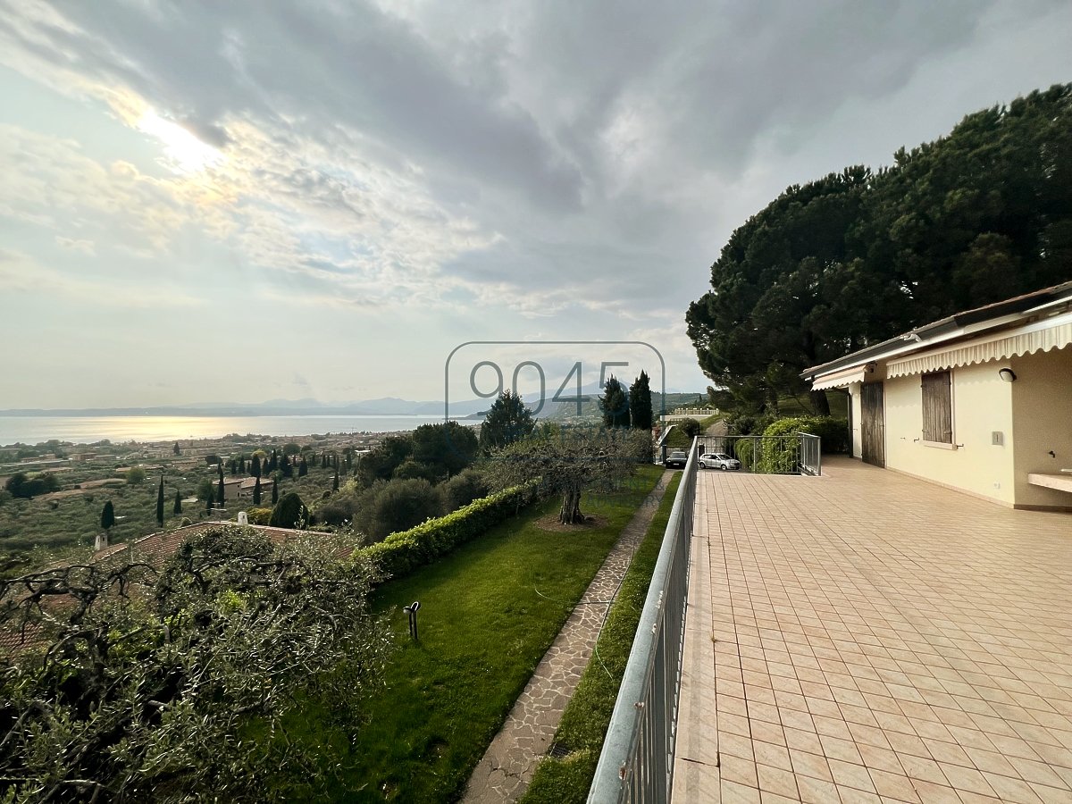 Villa mit Pool, großem Garten und Panoramablick in Bardolino - Gardasee