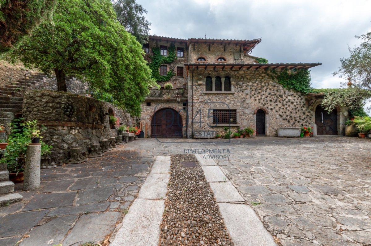 Bauernhaus aus dem 17. Jh. im typisch toskanischen Stil mit Meerblick in Camaiore - Toskana