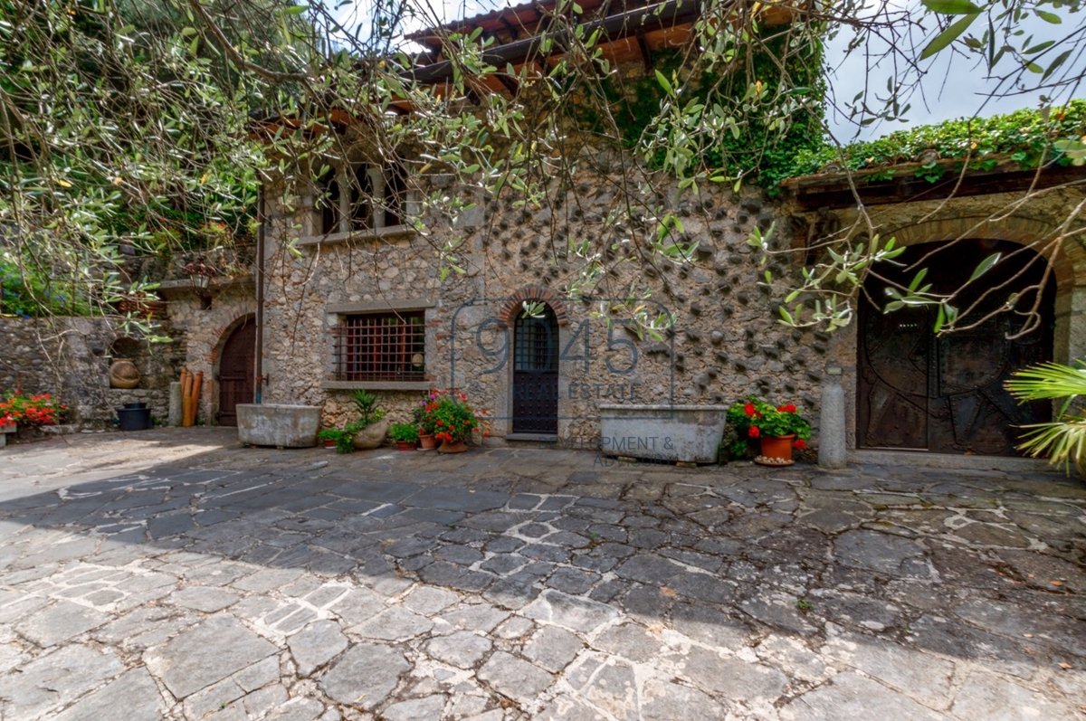 Bauernhaus aus dem 17. Jh. im typisch toskanischen Stil mit Meerblick in Camaiore - Toskana