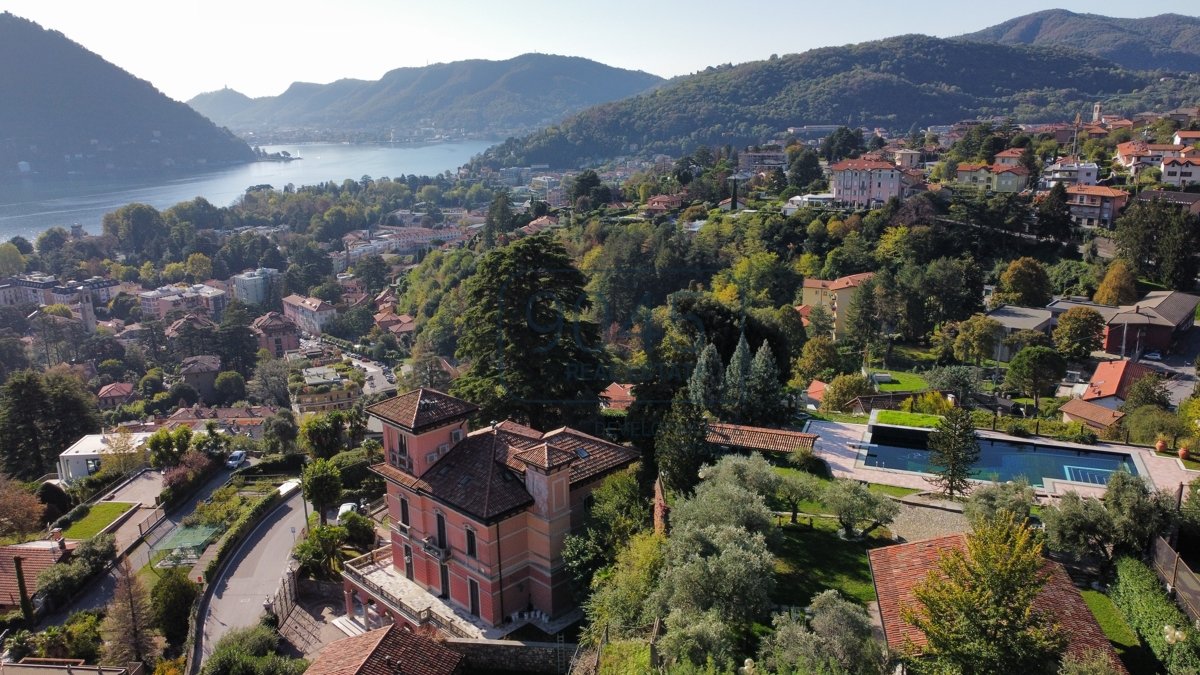 Prunkvolle Villa mit Seeblick in Cernobbio am Comer See