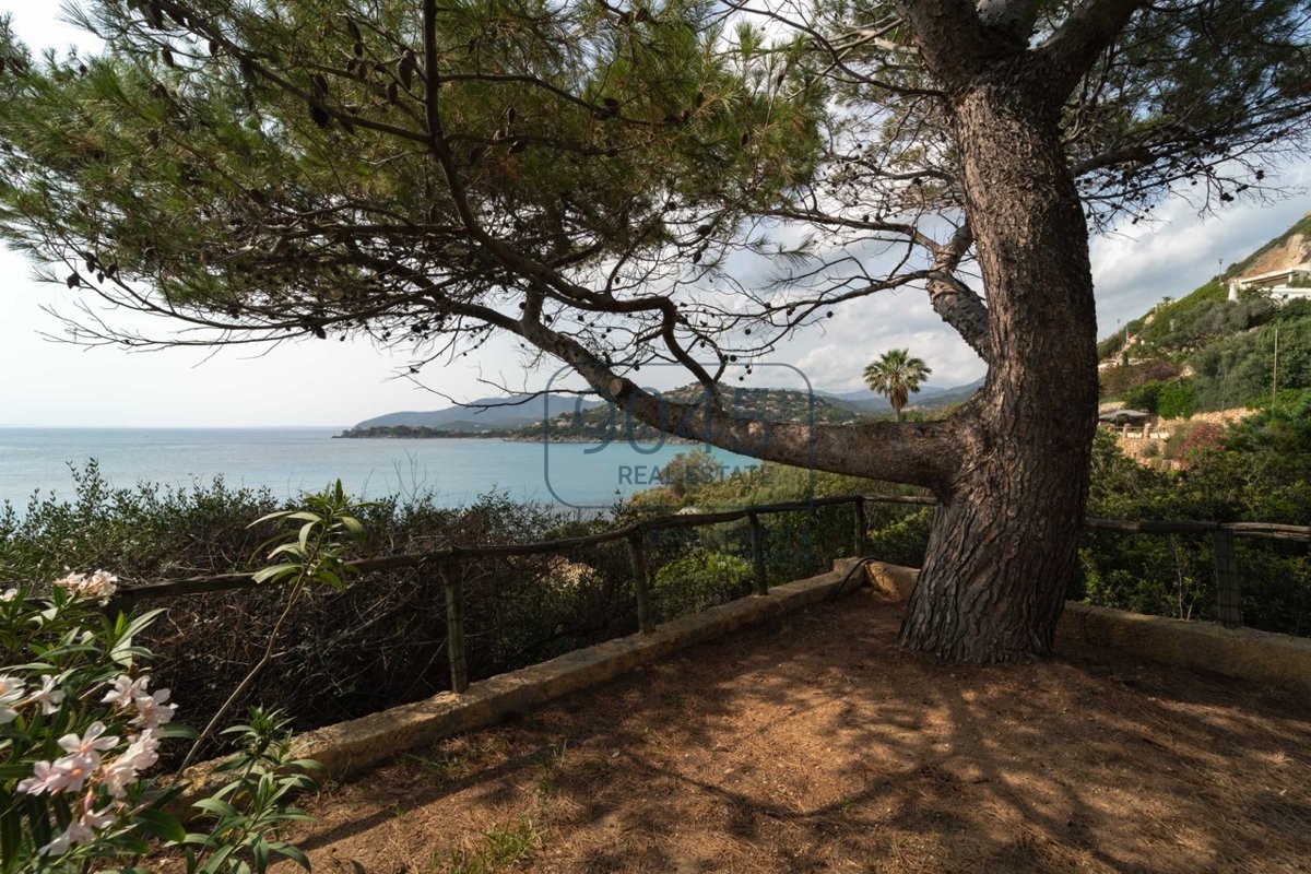 Kleine Villa unweit vom Meer entfernt mit Blick auf den Golf von Cagliari in Maracalagonis - Sardinien