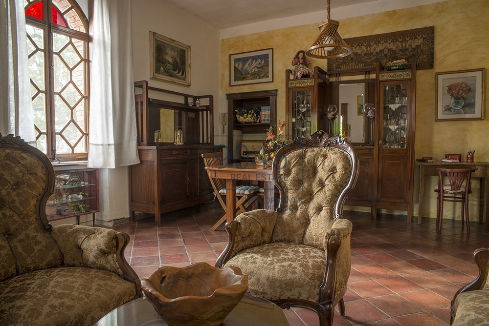 Historische Villa mit kleinem Weingut in erhabener Lage in Coccaglio - Lago d"Iseo