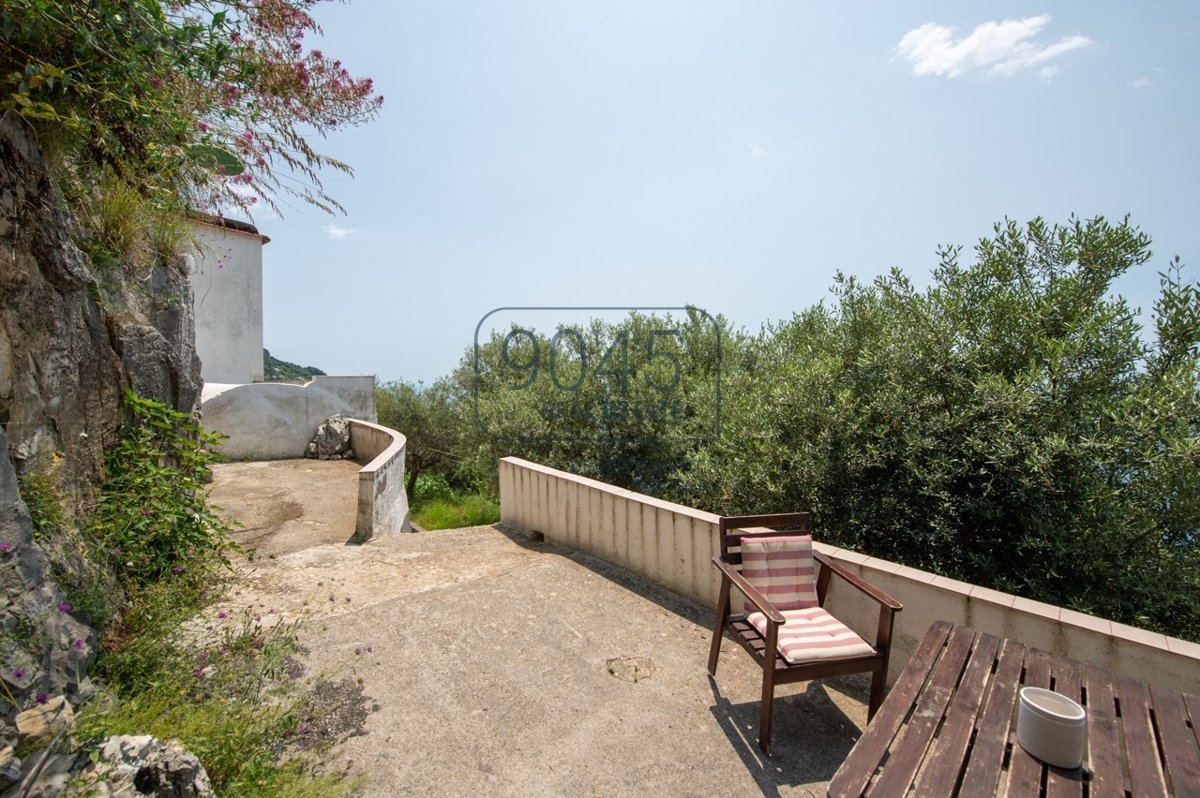 Kleinod mit historischer Bedeutung und mit Panoramablick an der Amalfiküste in Praiano - Kampanien