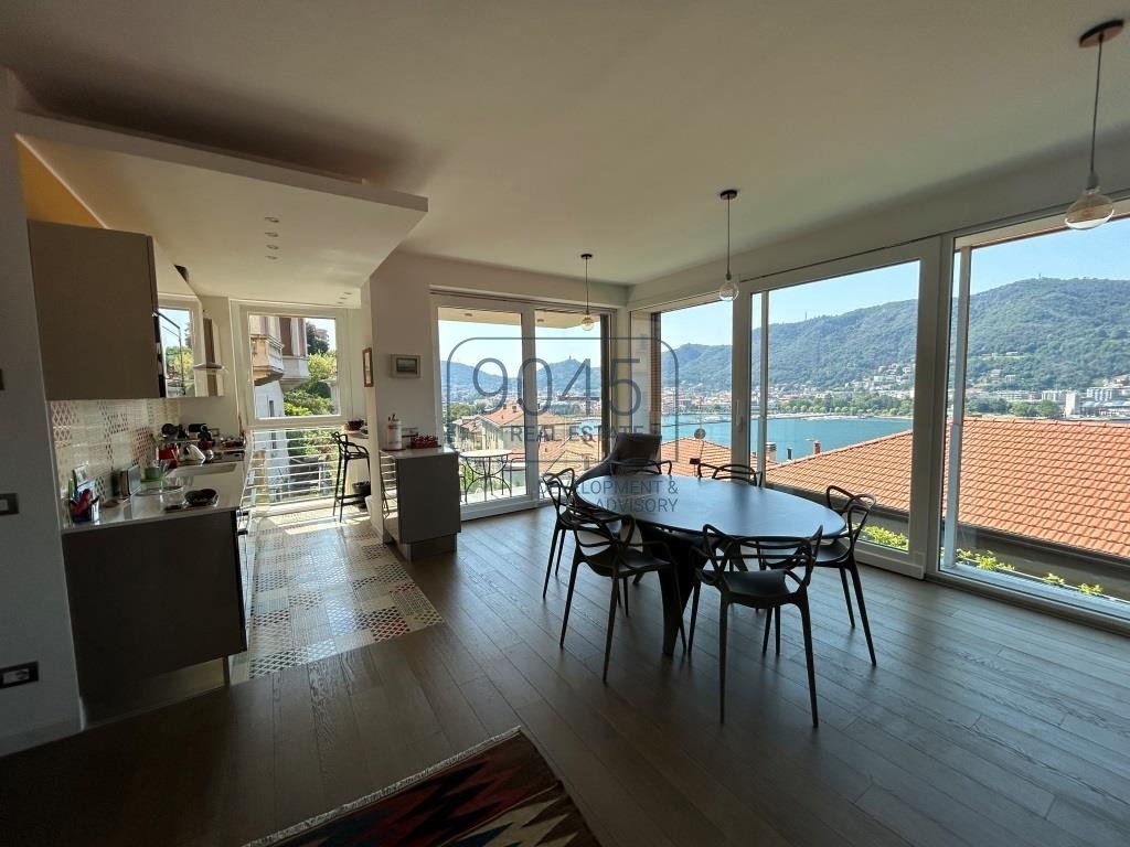 Moderne Wohnung mit Seeblick und Panoramaterrasse am Comersee