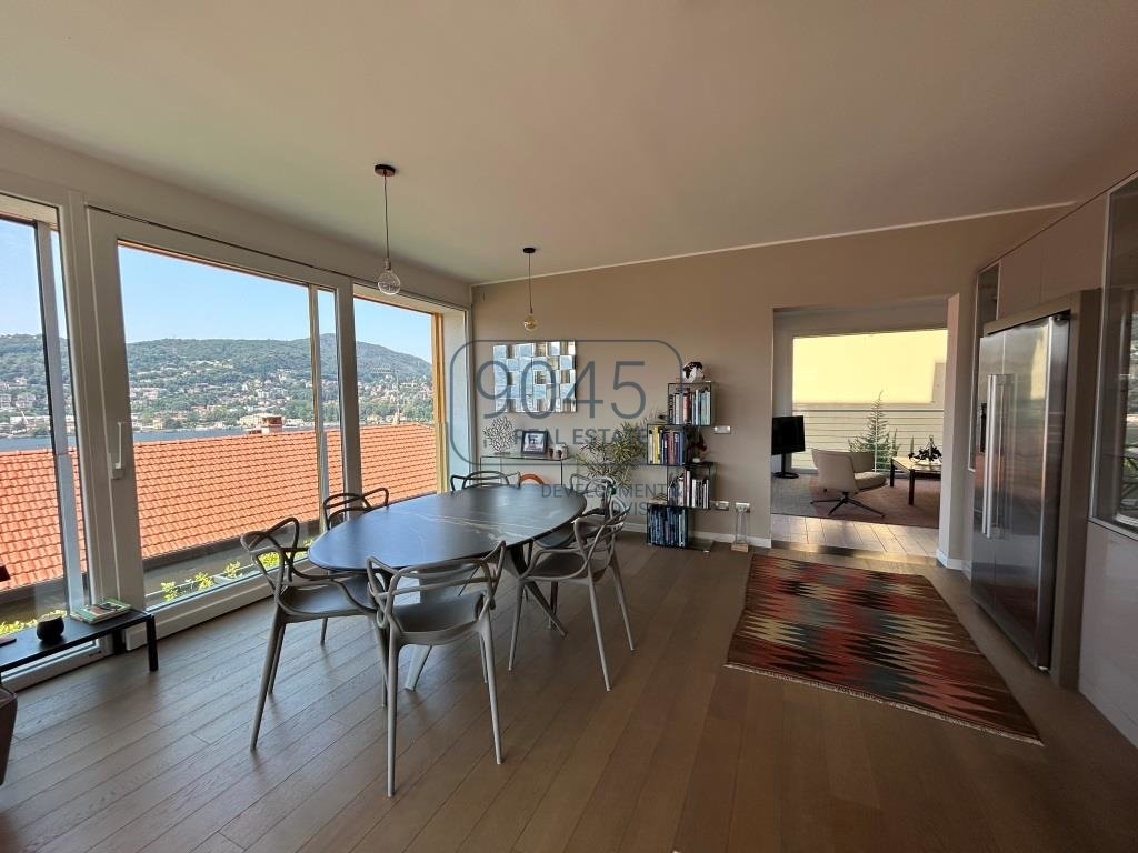 Moderne Wohnung mit Seeblick und Panoramaterrasse am Comersee